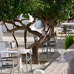 Santa Maria Village & 4* Adamantas (Milos)