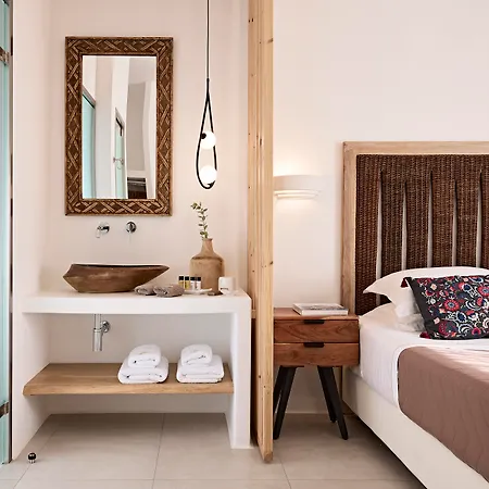 Santa Maria Village & 4* Adamantas (Milos)
