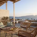 Santa Maria Village & Αδάμας
