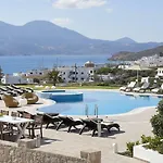 Santa Maria Village & Αδάμας