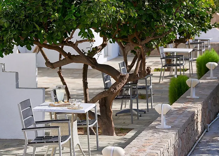 Santa Maria Village & 4* Αδάμας