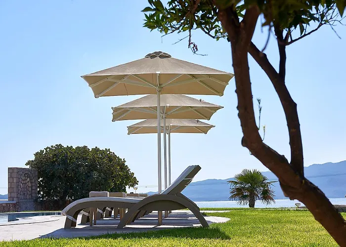 Santa Maria Village & فندق