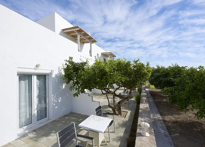 Santa Maria Village & 4* Adamantas (Milos)