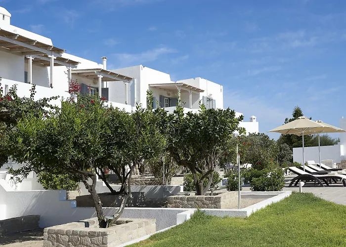 Santa Maria Village & Αδάμας