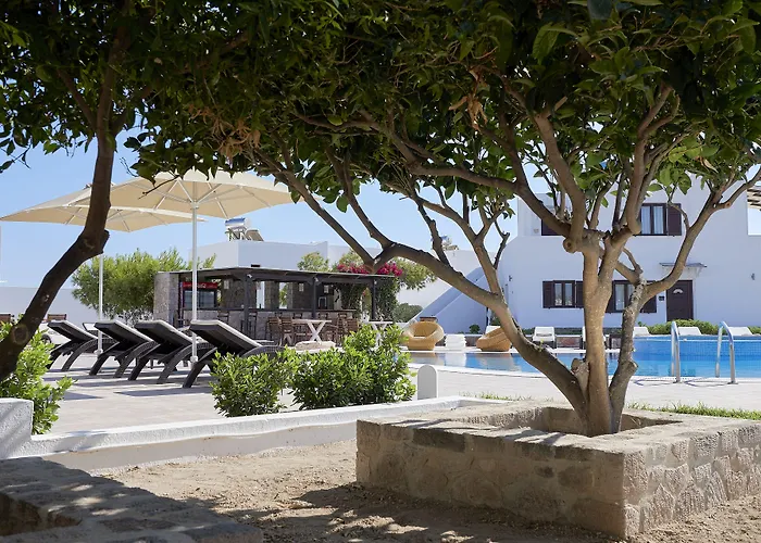 Santa Maria Village & 4* Adamantas (Milos)